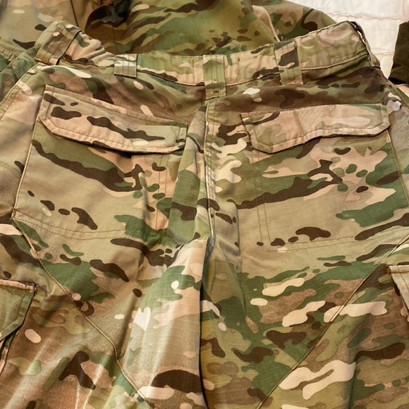 TACTICAL GEAR - Picture 10 of 14